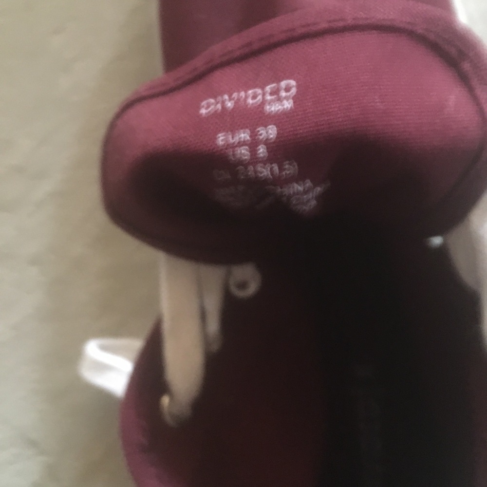 High Top Canvas Sneakers • Size 8 - Picture 9 of 12